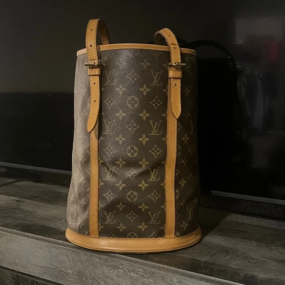 AUTHENTIC w’ COA. Louis Vuitton Monogram bucket bag. - Picture 13 of 16